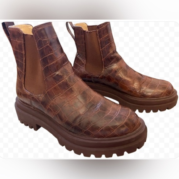 ZBY Vegan Leather Brown Croc-Embossed Chelsea Street Chunky Rubber Sole Size 5 - Picture 1 of 8